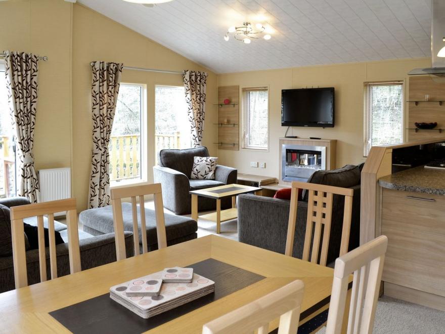 Sycamore Cottage - E5123