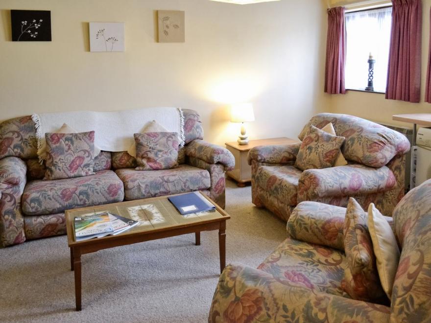 Poppy Cottage - E2039