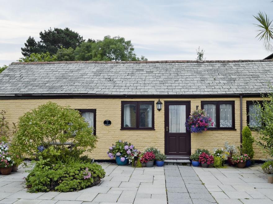 Poppy Cottage - E2039