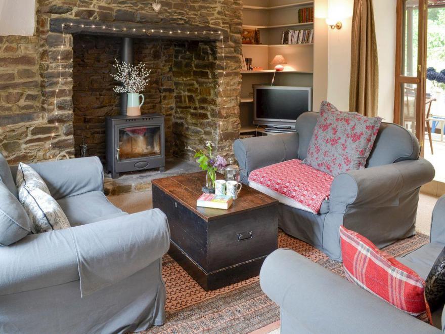 Lake Villa Farmhouse - UKC1887