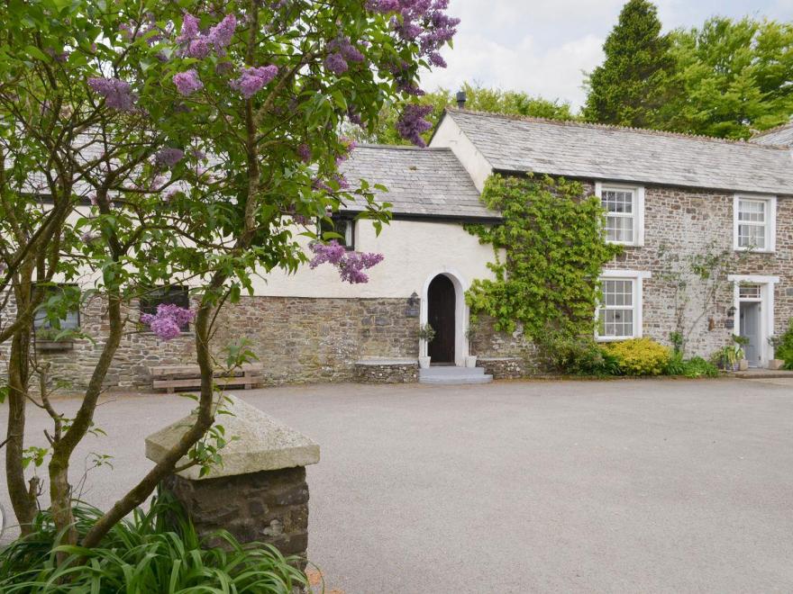 Lake Villa Farmhouse - UKC1887