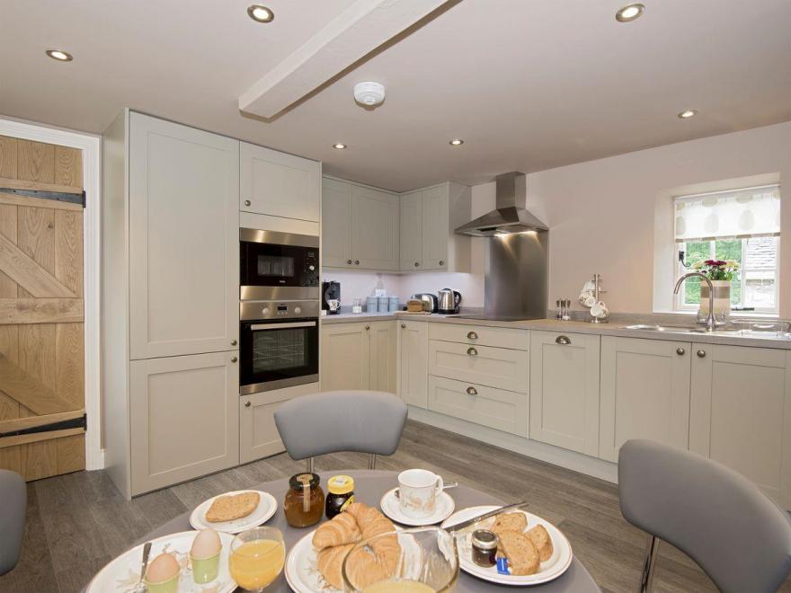 18 Lowther Village - UKC1920