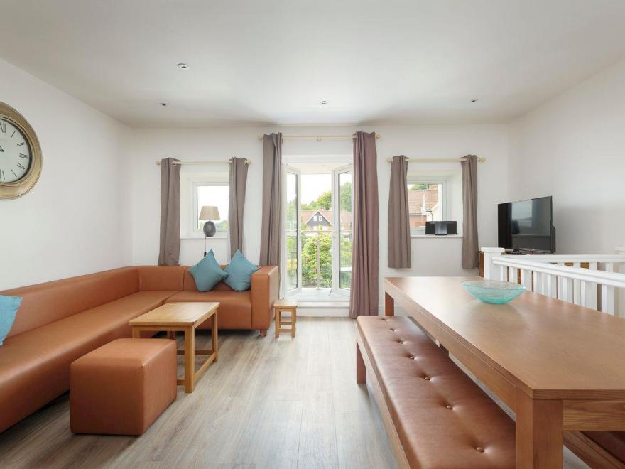 Crested Grebe - UKC2109