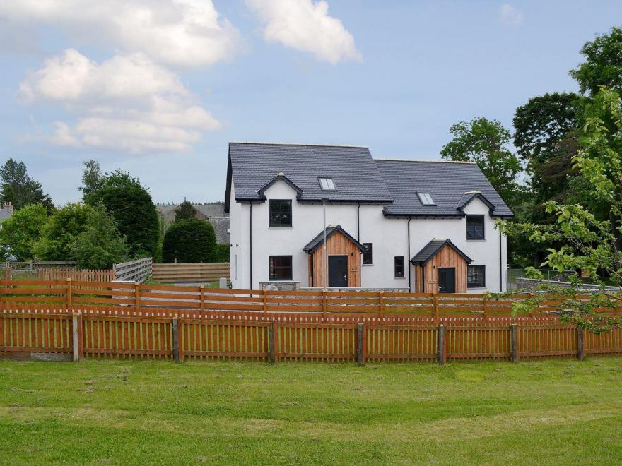 Cairn Daimh - UK5474