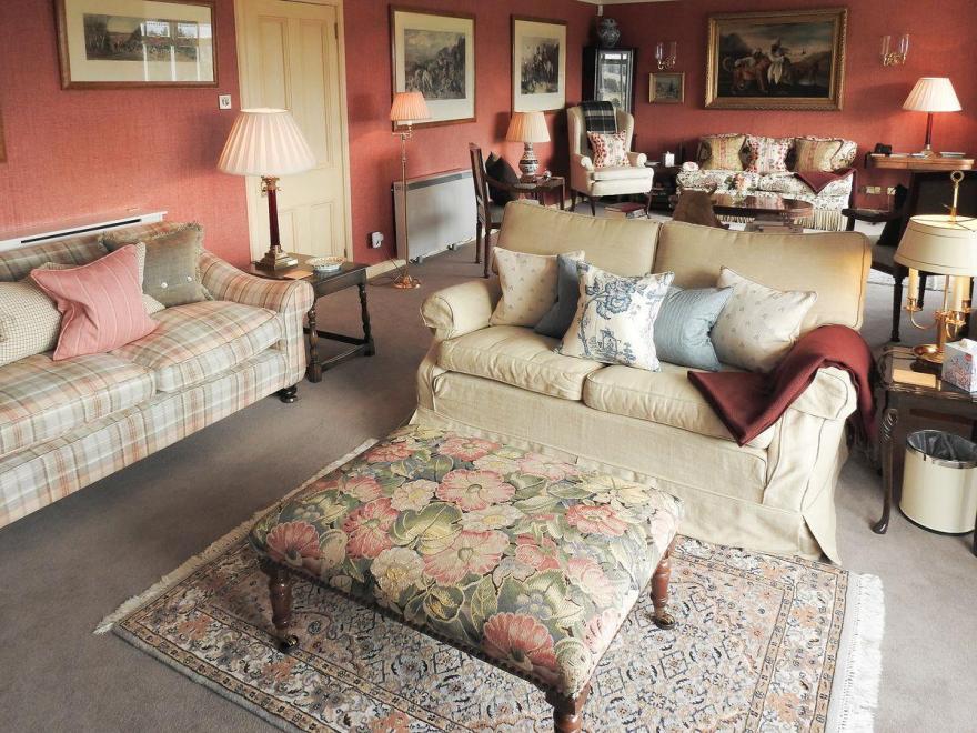 Hill House and Chalet - UKC2182