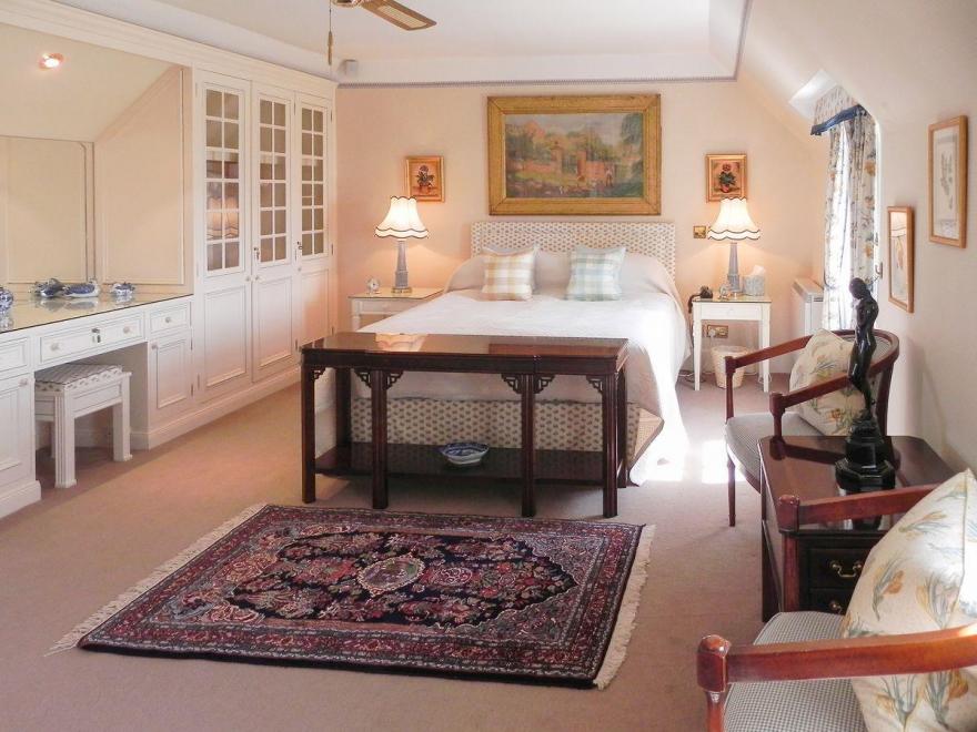 Hill House and Chalet - UKC2182