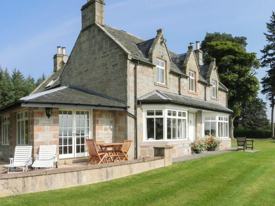 Hill House and Chalet - UKC2182