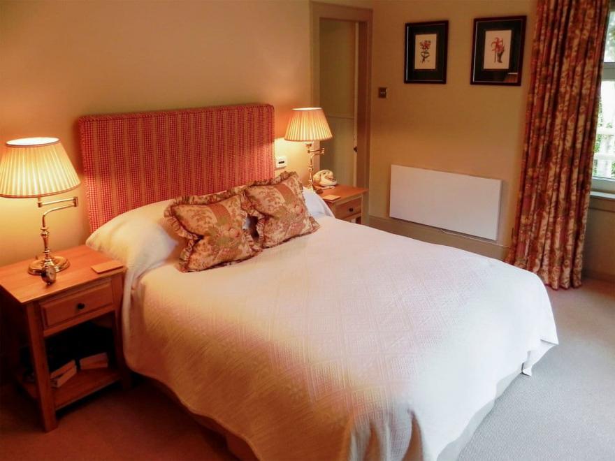 Swiss Cottage and Chalet - UKC2184