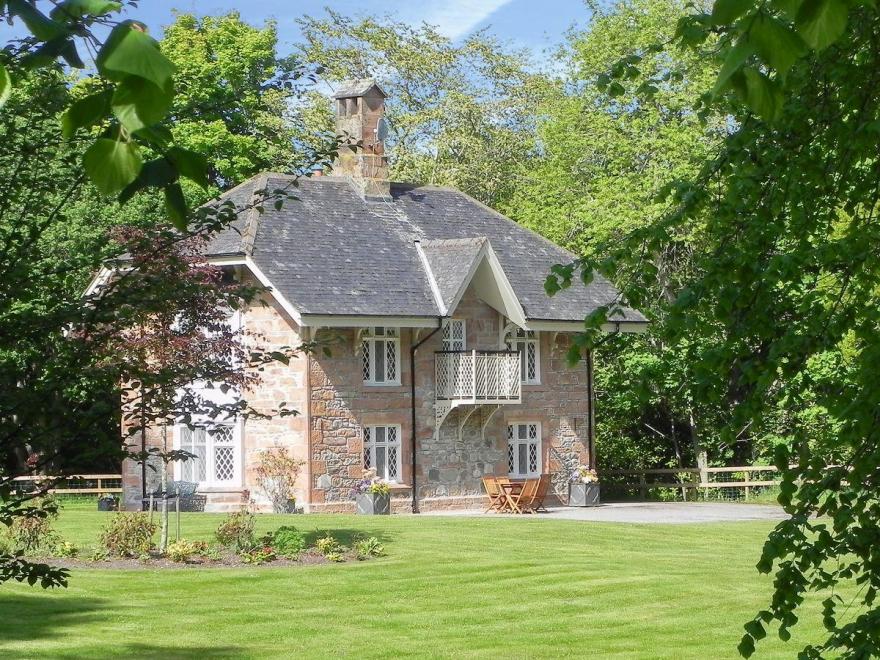 Swiss Cottage and Chalet - UKC2184