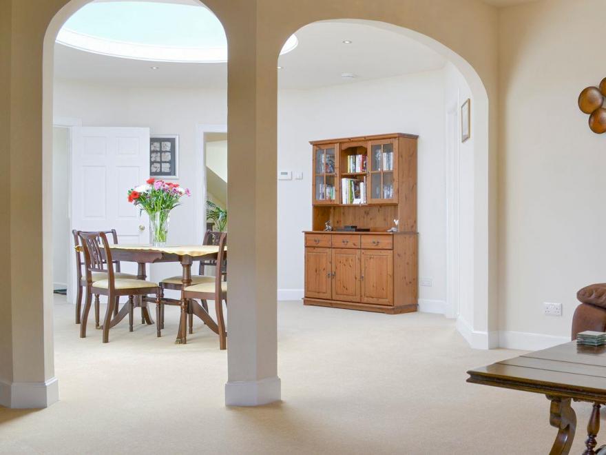 Viewmount House - Caledonian