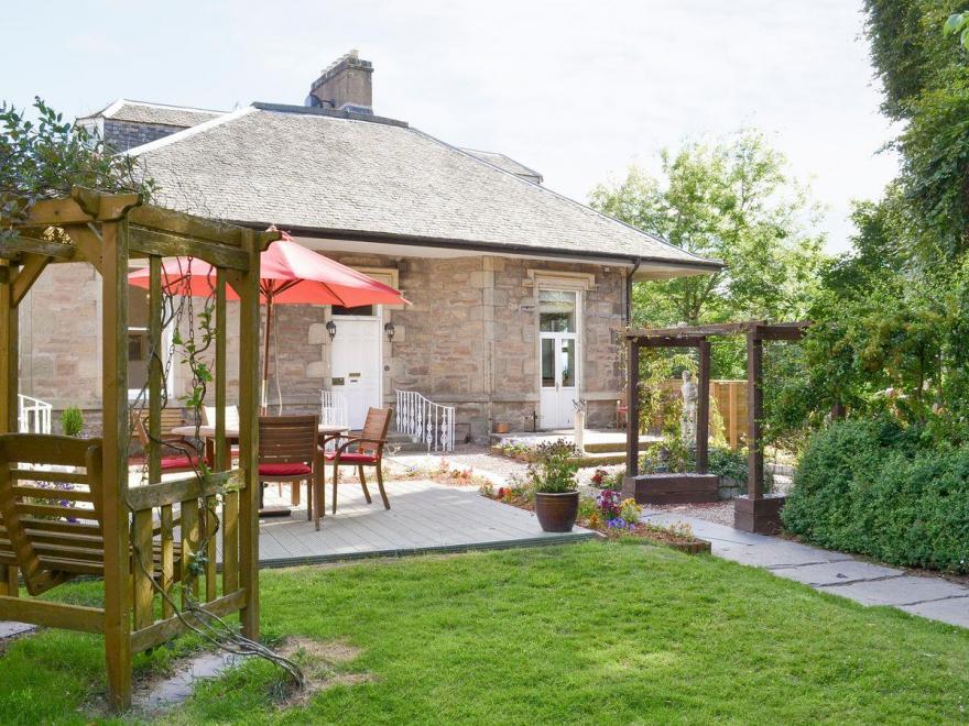 Viewmount House - Caledonian