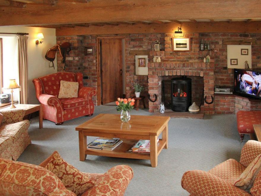 Saddleback Barn-UK1160