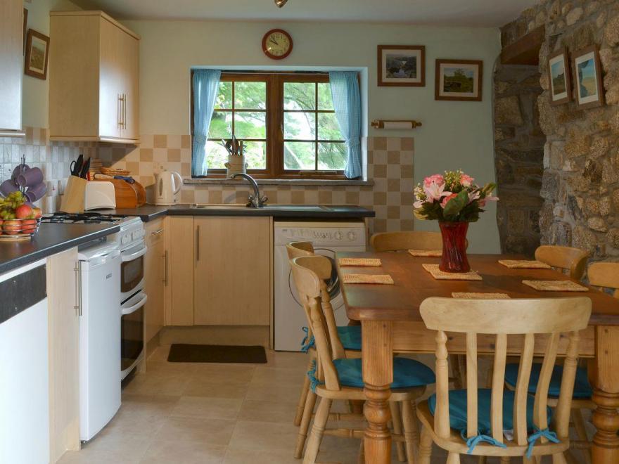 Mum's Cottage - UKC2404