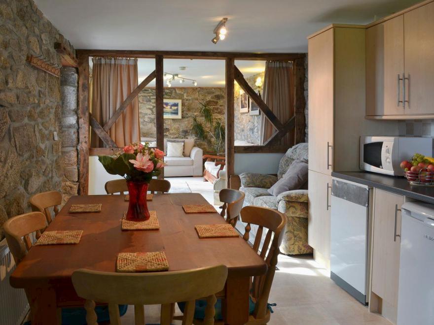 Mum's Cottage - UKC2404