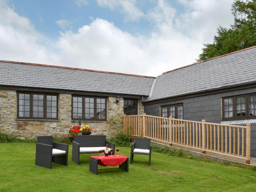 Mum's Cottage - UKC2404