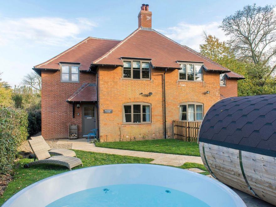 Meadowsweet Cottage-UKC2458