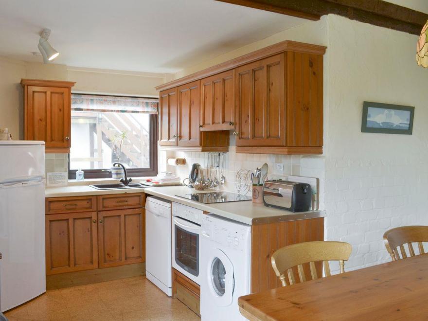 Salthouse Cottage - E1339