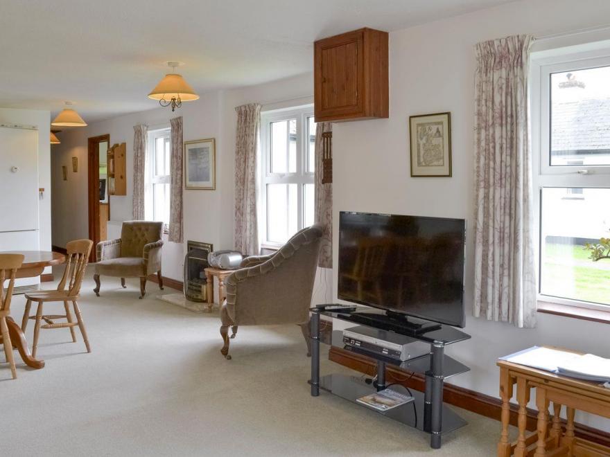 Pear Tree Cottage - E1347