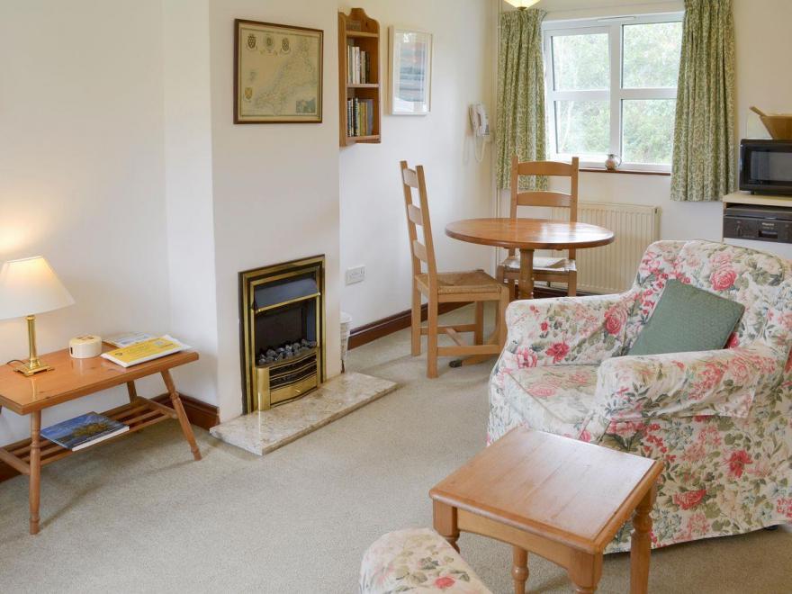 Plum Tree Cottage - E1352