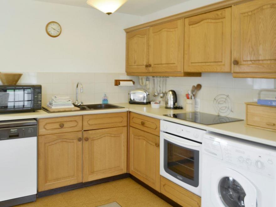 Plum Tree Cottage - E1352