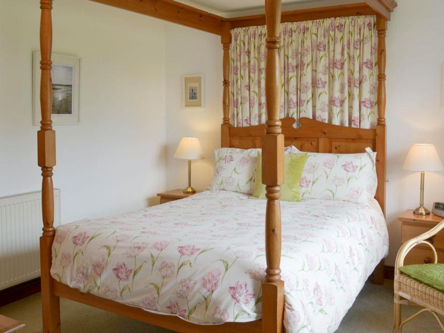 Plum Tree Cottage - E1352