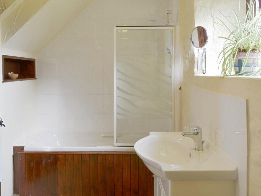 Duckpool Cottage - E1353