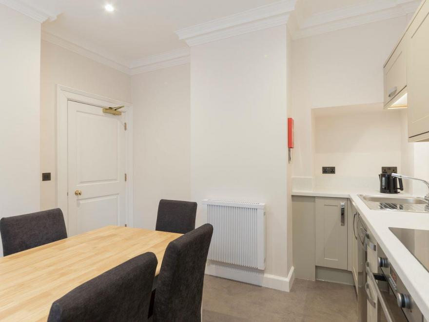 Hexham House Apartment 1 - UK3192