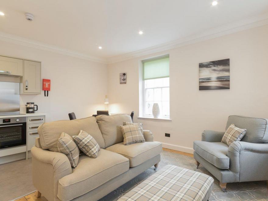 Hexham House Apartment 3 - UK3194