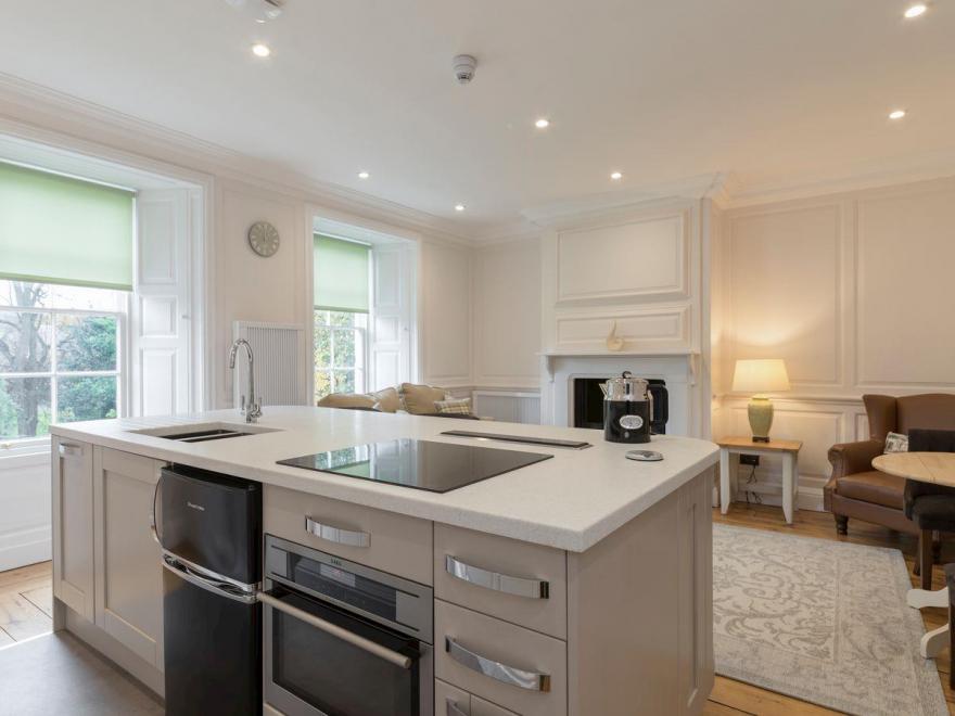 Hexham House Apartment 4 - UK3195