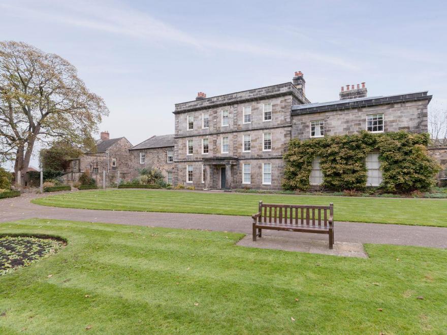 Hexham House Apartment 4 - UK3195