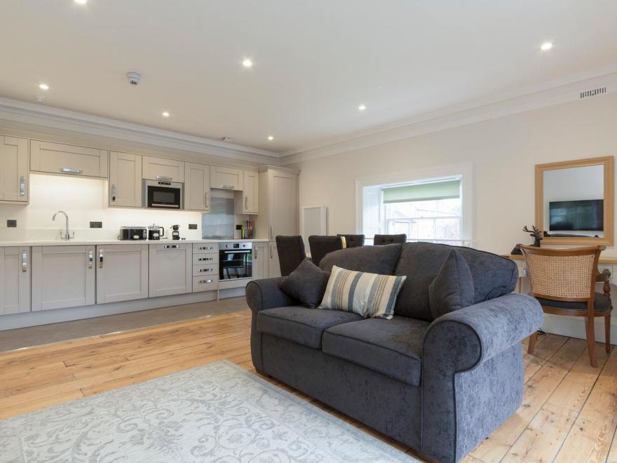 Hexham House Apartment 5 - UK3196