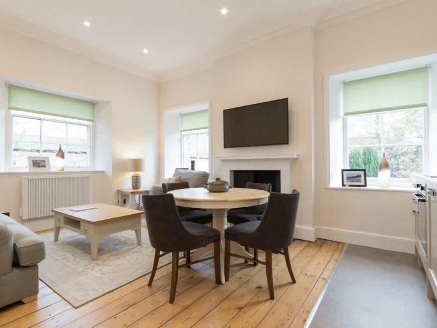 Hexham House Apartment 6 - UK3197