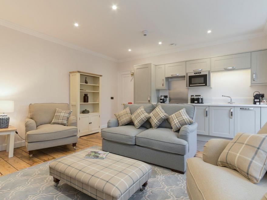 Hexham House Apartment 7 - UK3198