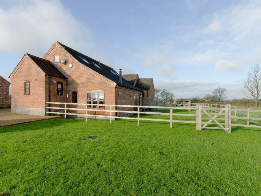 Tawny Cottage - UKC2580