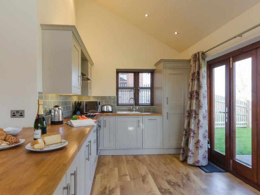 Tawny Cottage - UKC2580