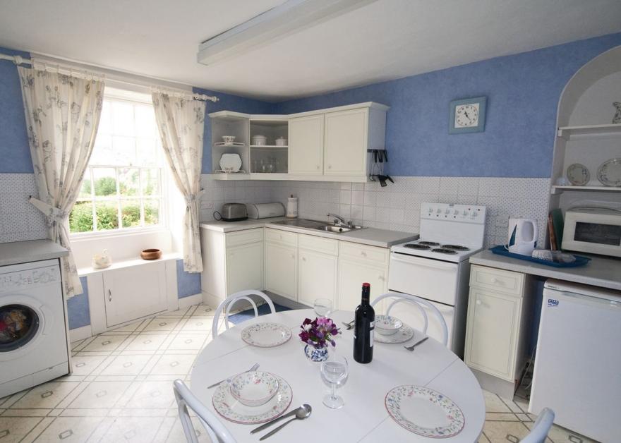 Linden Cottage - E2549