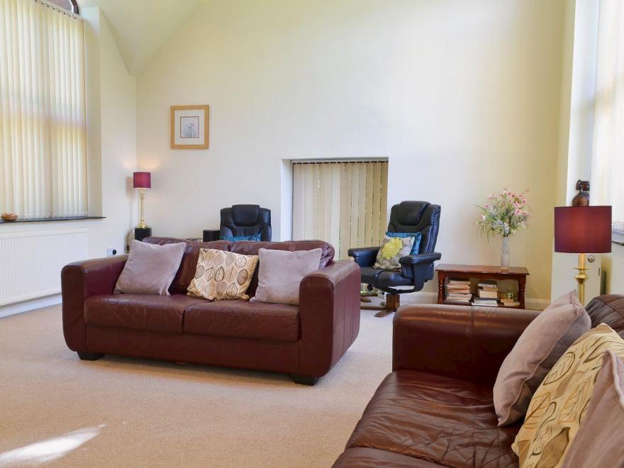 Ty Llyffant - HW7355