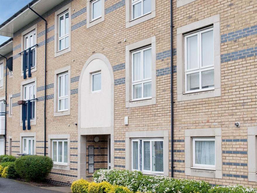 Camstay Longworth Avenue