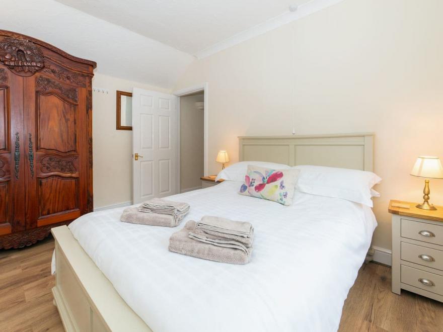 1  Luckington Stables-W8321