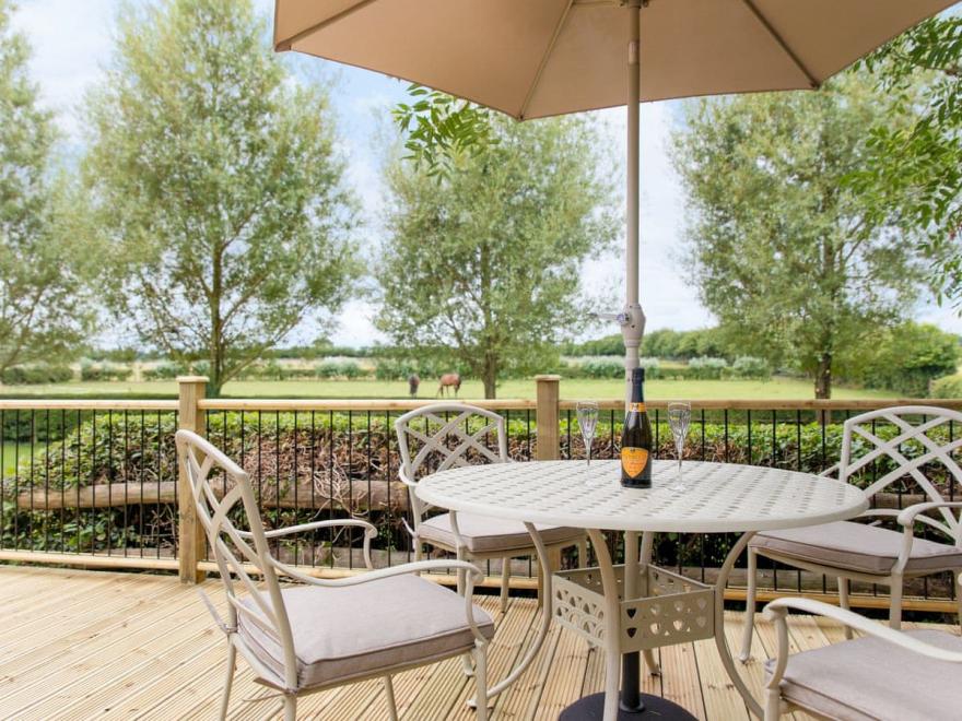 2 Luckington Stables-W8322