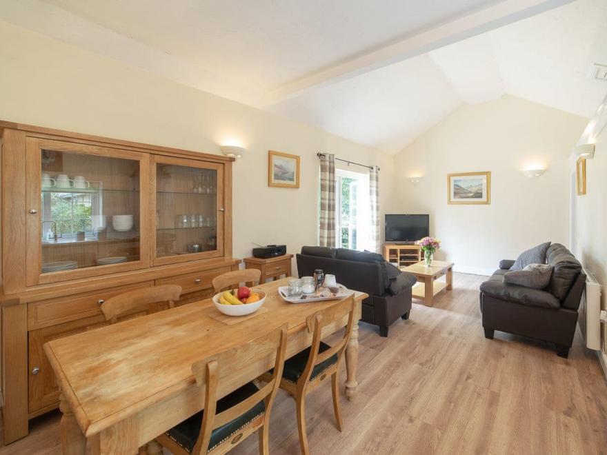 2 Luckington Stables-W8322