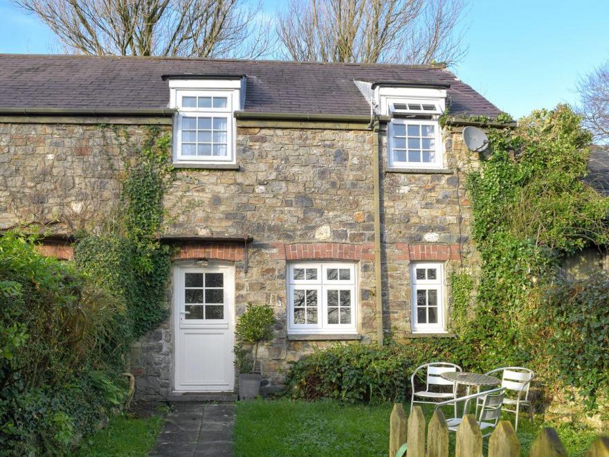 Swallows Cottage - W42505