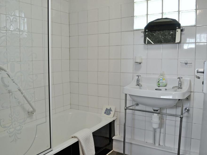 Henny Penny Cottage - W42569