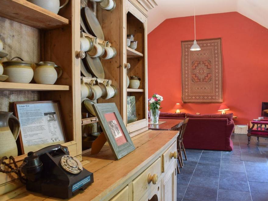 Siop Shoni Bric a Moni- W42764