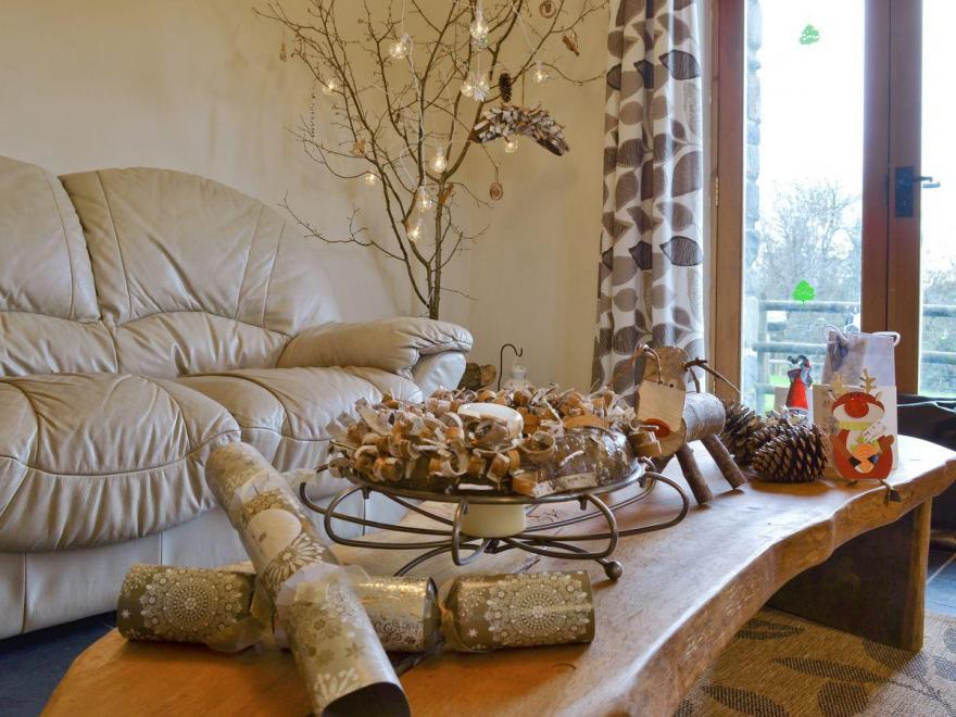 Ty Pel Droed - W42765