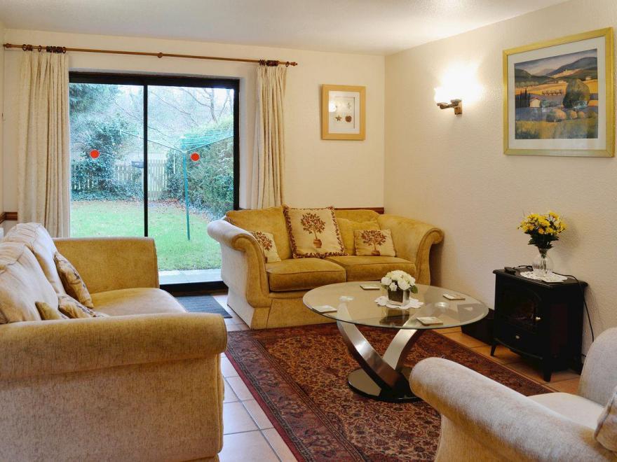 Corner Cottage - W44206