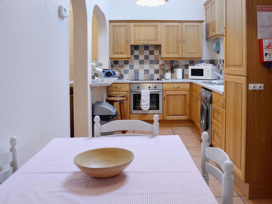 Corner Cottage - W44206