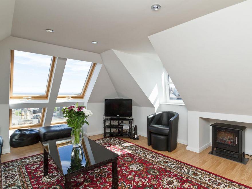 Gordons Hall - 27884