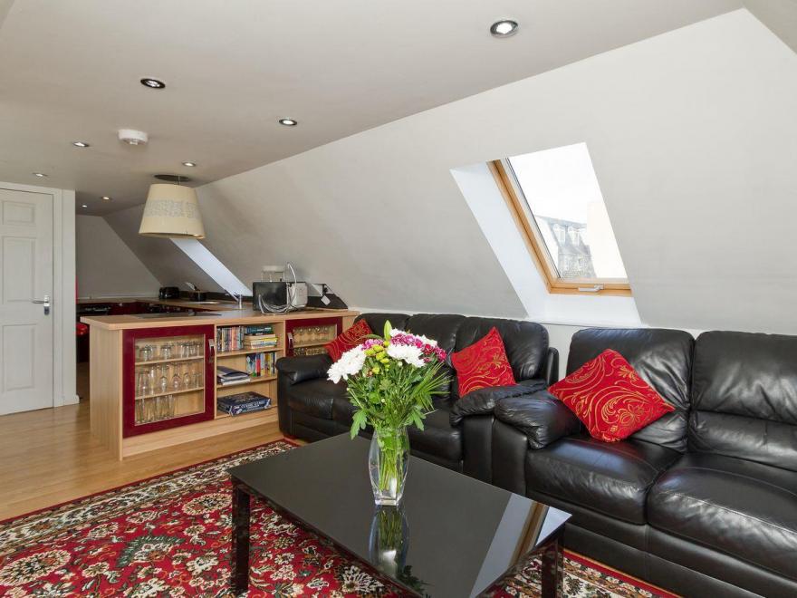 Gordons Hall - 27884