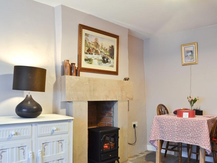 Flag Cottage - 28032